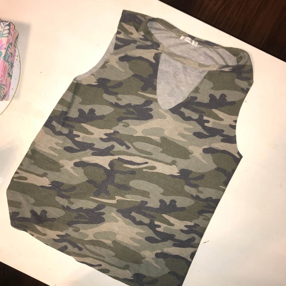 Camo tank